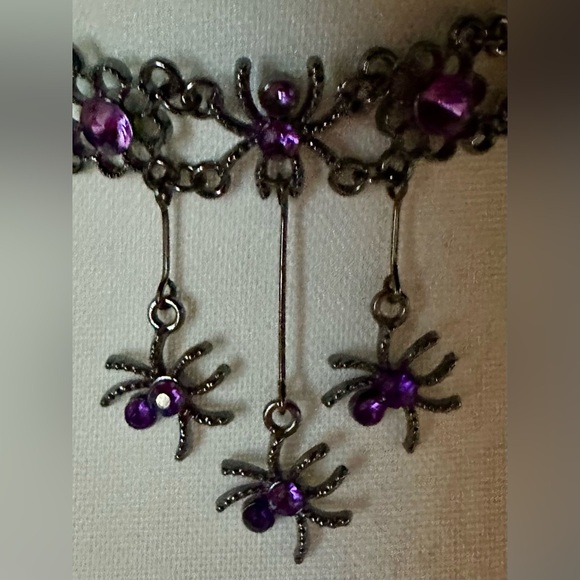 Dangle Spider Spooky Choker Necklace - Picture 3 of 4